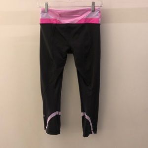 lululemon athletica Pants - Lululemon gray and pink crop legging, sz 4, 67848 lululemon athletica Pants - Lululemon gray and pink crop legging, sz 4, 67848
